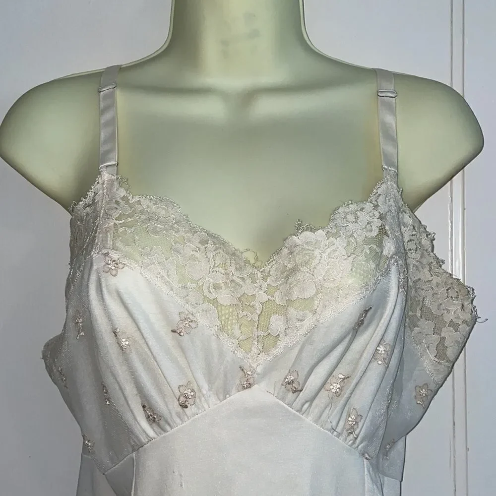 ‎Vtg 50s cream colored nylon full slip - Picture 2 of 8